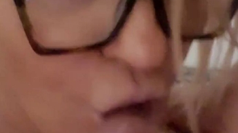 Abgespritz auf Gesicht………xxxxxxxx xxxxxxxx