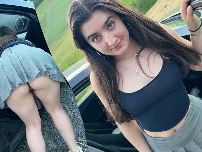 Auto-Outdoor Fick! Notgeile 20jährige trägt keine Unterwäsche !!