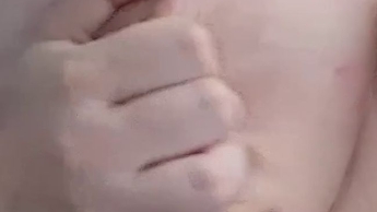 Ich hab mir schön meine dicken Titten massiert…herrlich