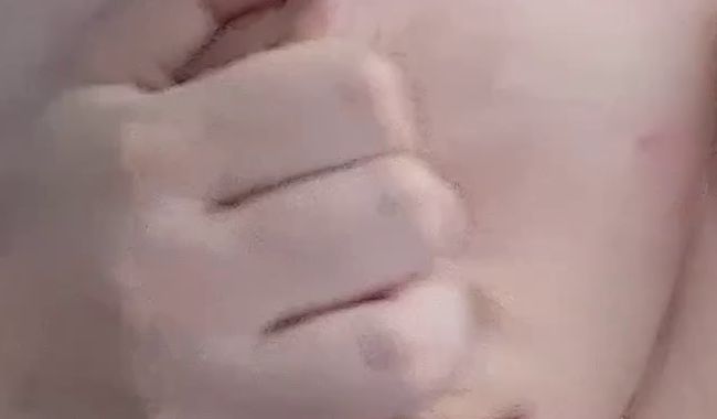 Ich hab mir schön meine dicken Titten massiert…herrlich