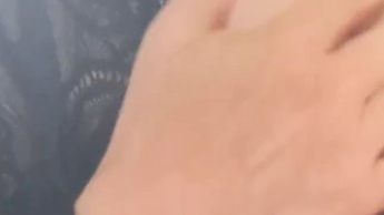 Ich streichel meine prallen brüste zart mit meinen fingern….