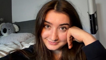 Nach der Uni im Studentenwohnheim hart gefickt !! So wild treiben es Studenten!!