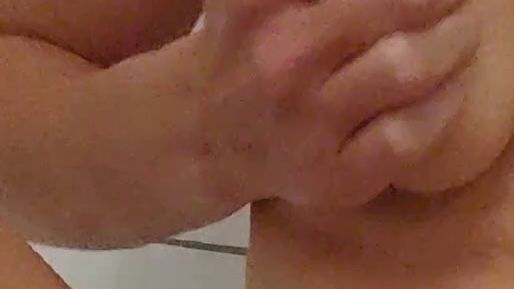 Nackt Nass und Geil schön unter der Dusche es mir besorgt