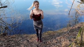 Piss-Notstand! Verzweifelt gepisst im Freien