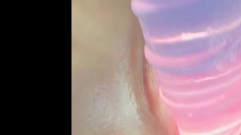 Taschenlampen-Dildo in Pussy