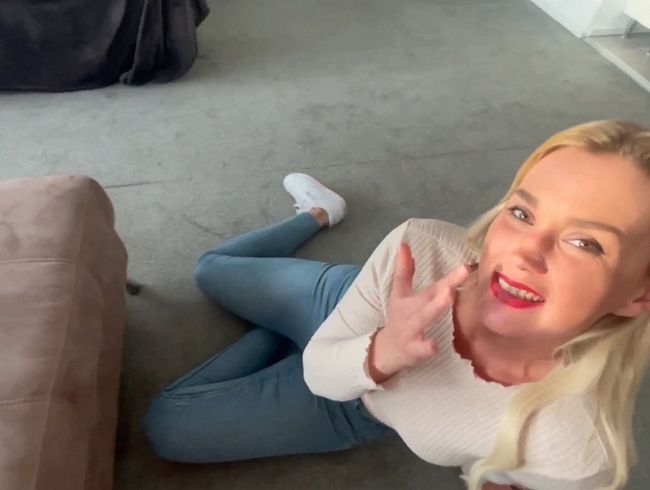 Geburtstags-Facial für Larissa! Volle Ladung ins Gesicht!