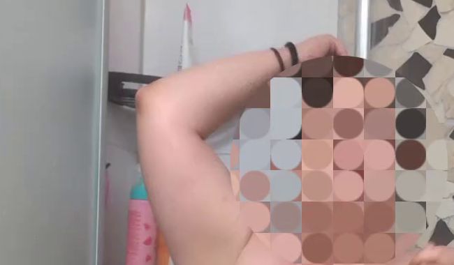 Nackt unter der Dusche sinnliche Einblicke von vorn & hinten
